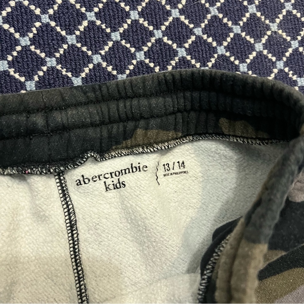 Abercrombie Camo Shorts 13/14 - Picture 2 of 2